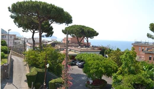 Appartamento,con terrazzo vista mare 4 vani 115 mq