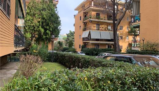 Appartamento 4 vani 120 mq posto auto e cantinola